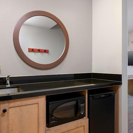 Hampton Inn & Suites Dodge City Boot Hill Casino Экстерьер фото