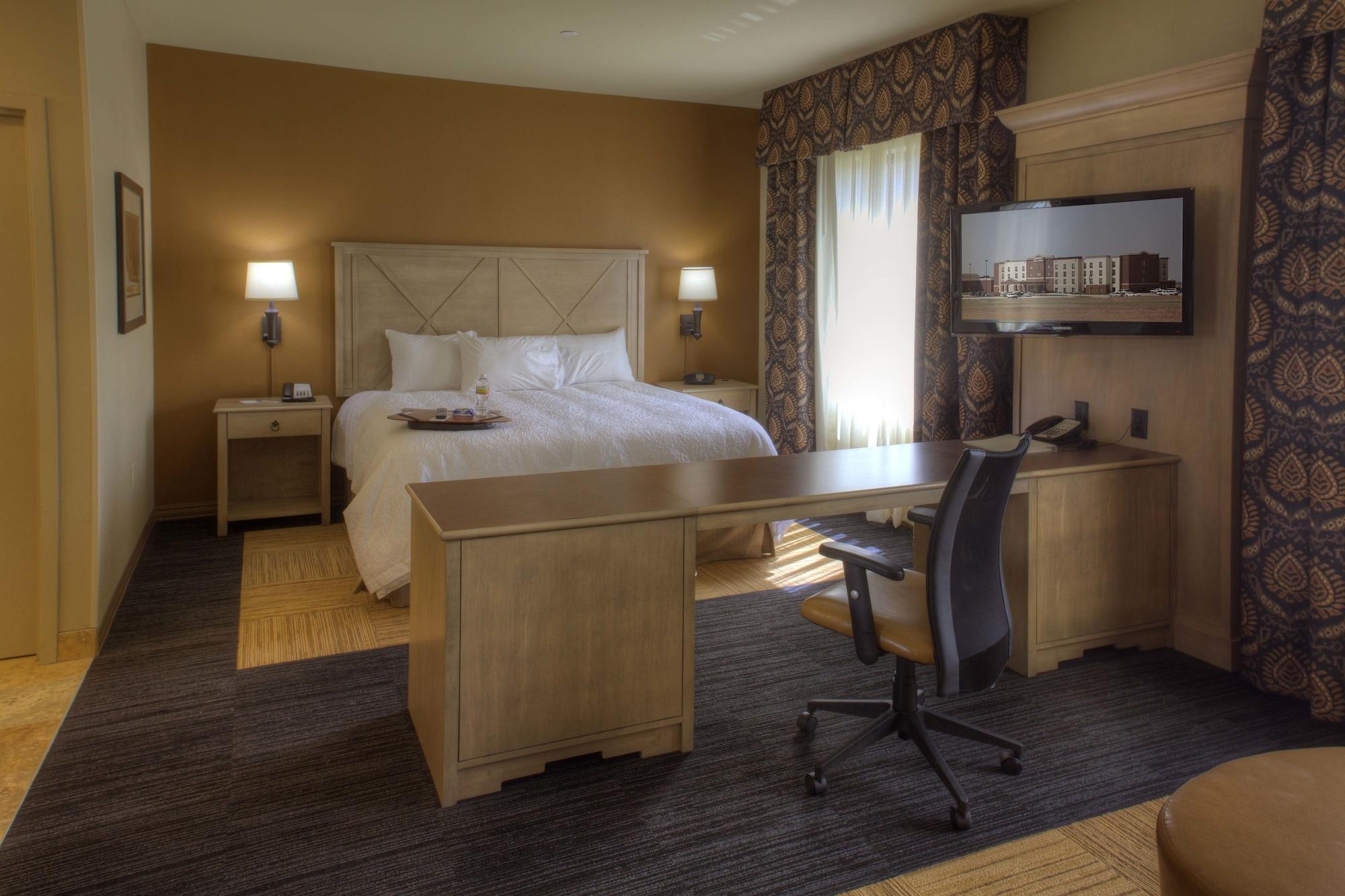 Hampton Inn & Suites Dodge City Boot Hill Casino Экстерьер фото