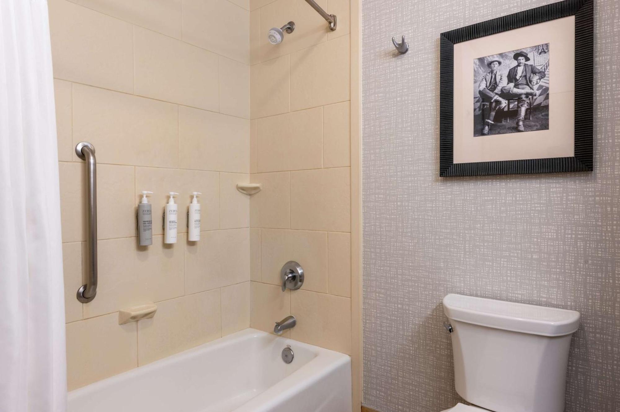Hampton Inn & Suites Dodge City Boot Hill Casino Экстерьер фото