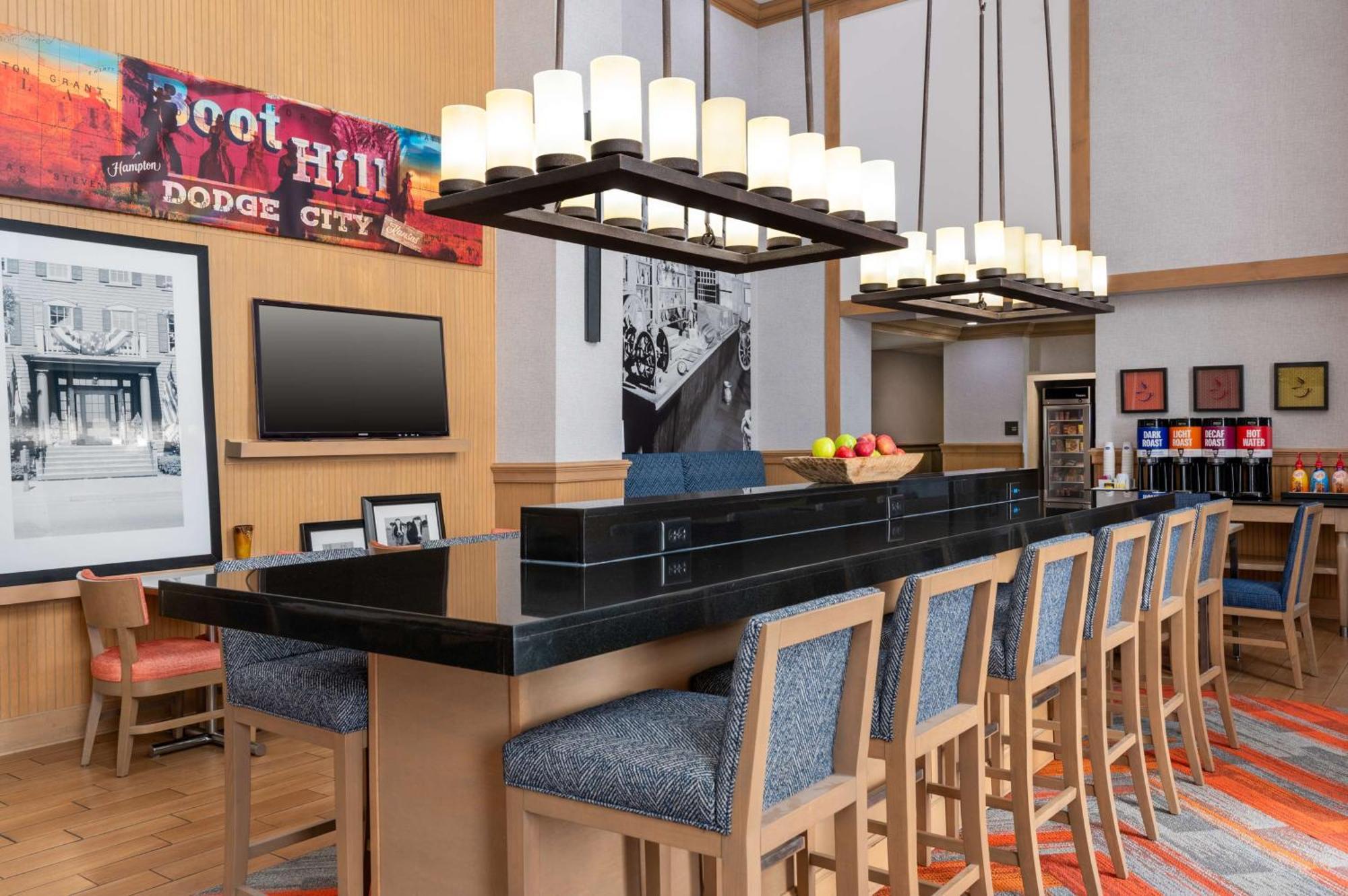 Hampton Inn & Suites Dodge City Boot Hill Casino Экстерьер фото