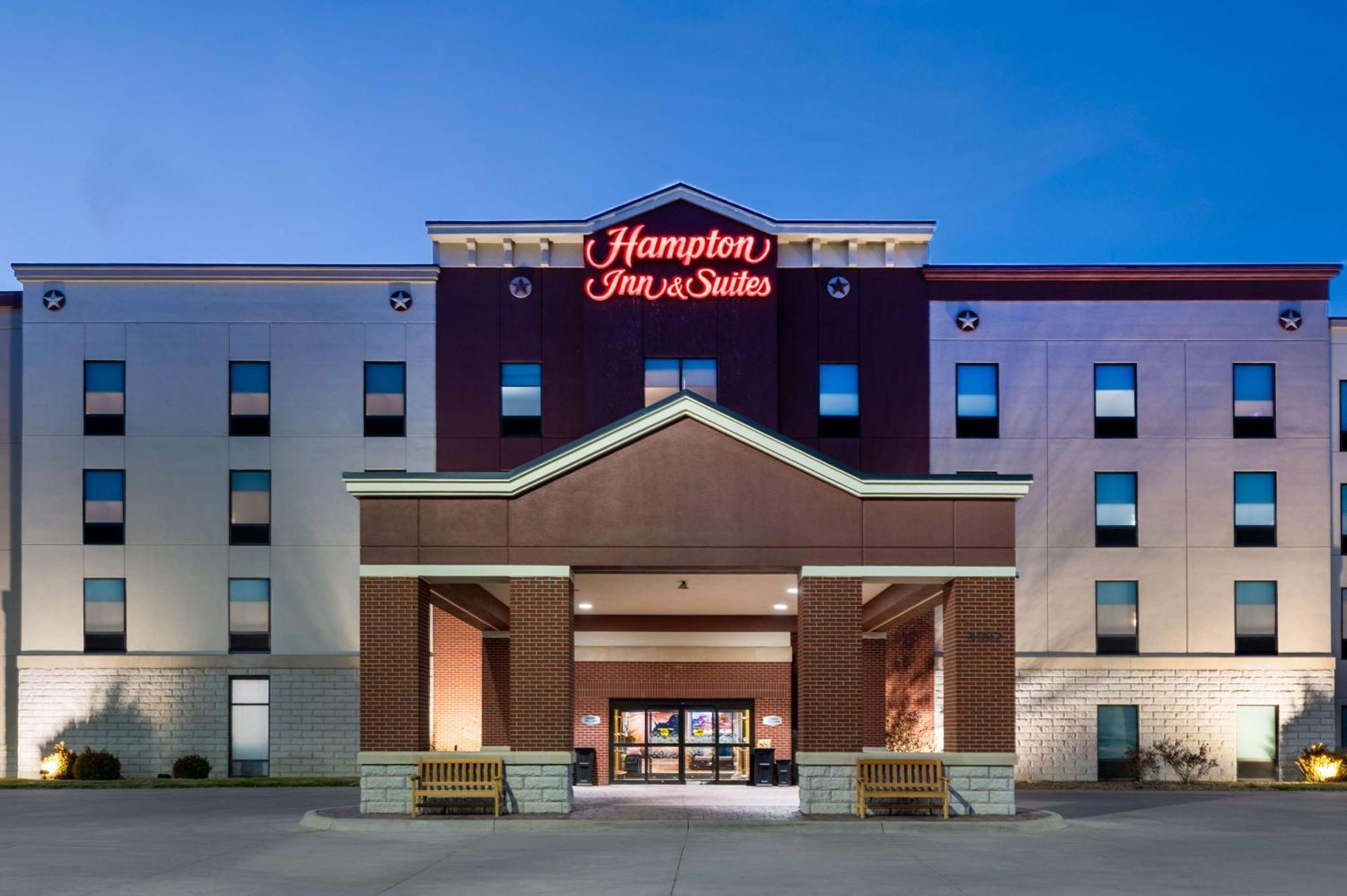 Hampton Inn & Suites Dodge City Boot Hill Casino Экстерьер фото