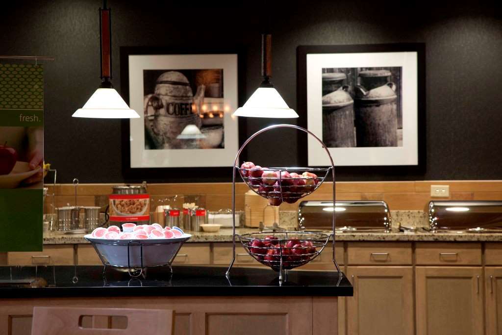 Hampton Inn & Suites Dodge City Boot Hill Casino Ресторан фото