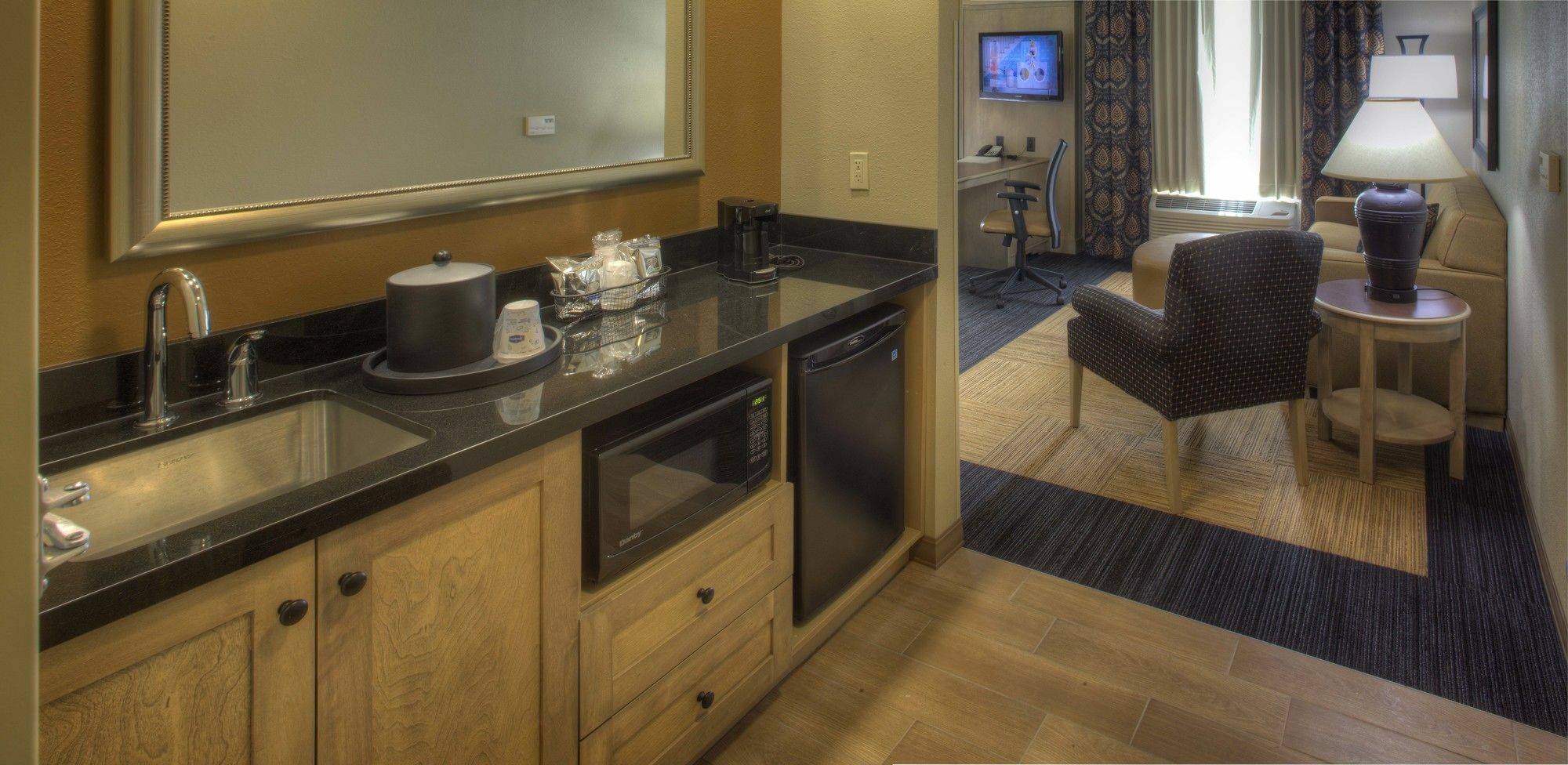 Hampton Inn & Suites Dodge City Boot Hill Casino Экстерьер фото